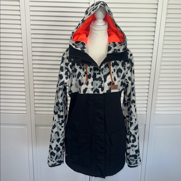 DC Cruiser Snow Leopard Women's Ski Snowboard
Jacket 🏂❄️🎿❄️⛷️ - Picture 9 of 16